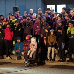 Zdjęcie grupowe biegaczy i kolarzy