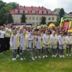 na zdjęciu grupy taneczne dzieci i młodzieży